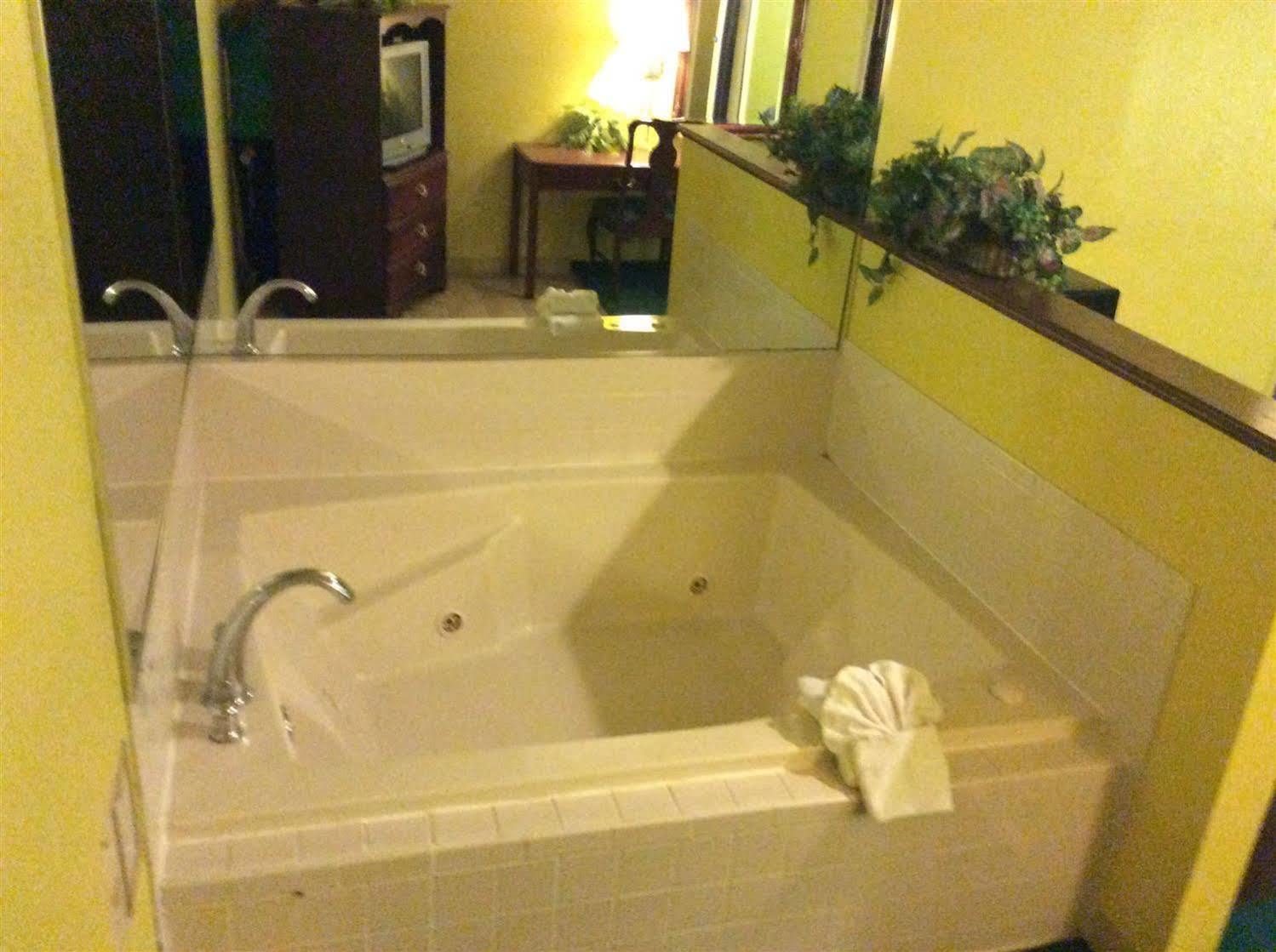 Jameson Inn & Suites Bowling Green Esterno foto